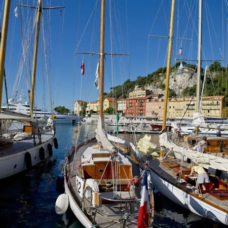 Studio Climatise Dans Immeuble Bourgeois
