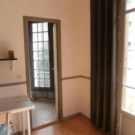 Studio Climatise Dans Immeuble Bourgeois 아파트