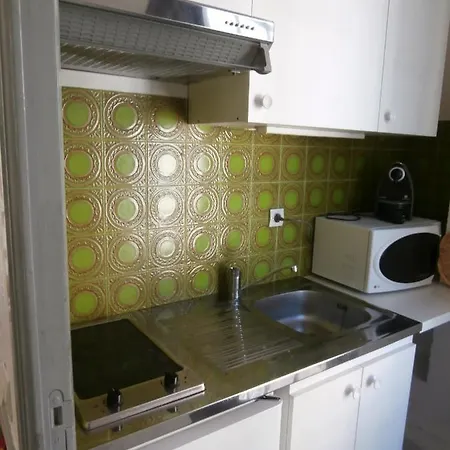 Studio Climatise Dans Immeuble Bourgeois *